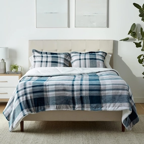 Amazon Basics 3 Piece Bedding Set, Micromink Sherpa, Ultra-Soft, Warm All Season Comforter, Full/Queen, Navy Plaid