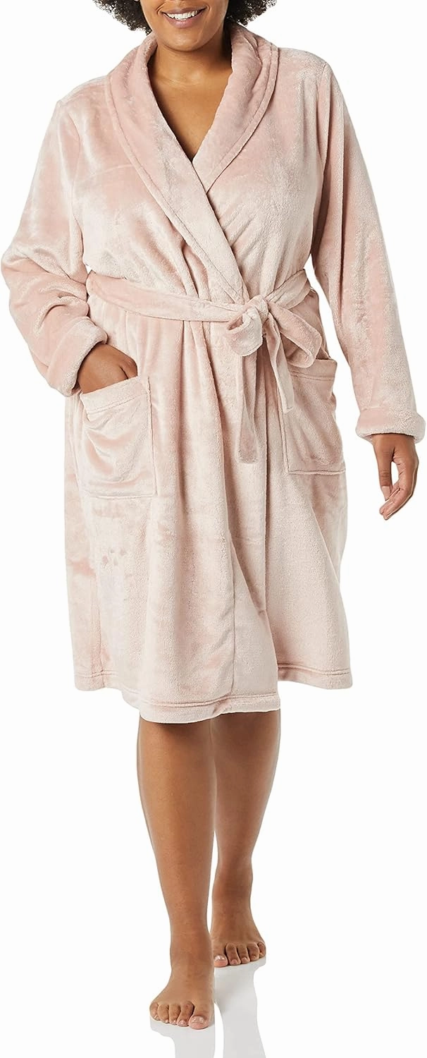 Amazon Essentials Women's Mid-Length Plush Robe (Available in Plus Size)