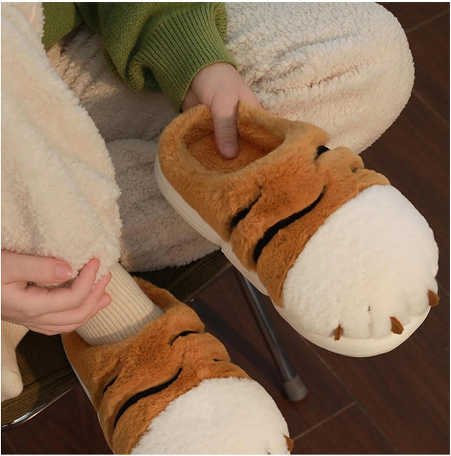 AZCHEN Women's Pig & Cow Plush Winter Animal Slippers