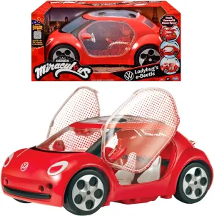 Bandai – Miraculous Ladybug Auto - Volkswagen e-Beetle by Ladybug des Miraculous Films - Doors, trunk and roof to open - Doll not included - Toy for children from 4 years - P50669