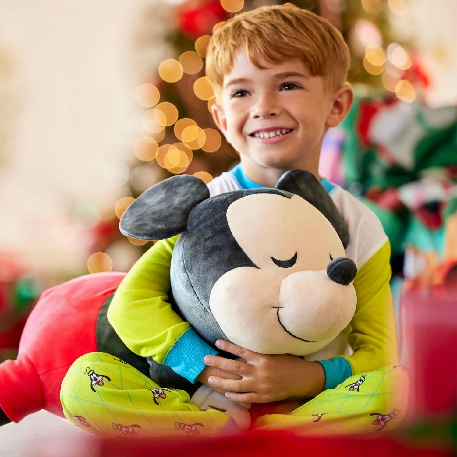 DISNEY STORE Official Cuddleez Plush - Mickey Mouse - Big Plush - Super Soft & Huggable Toy for Fans & Kids of All Ages - Perfect Collectible Gift, Plushy
