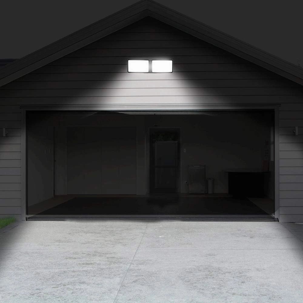 FAGUANGAO Dusk to Dawn LED Security Light,18W Plug in Flood Light Outdoor,5000k Daylight,1600lm, IP55 Waterproof,Adjustable 2 Heads Wall Light for Garage, Porch, Yard, Black,Street