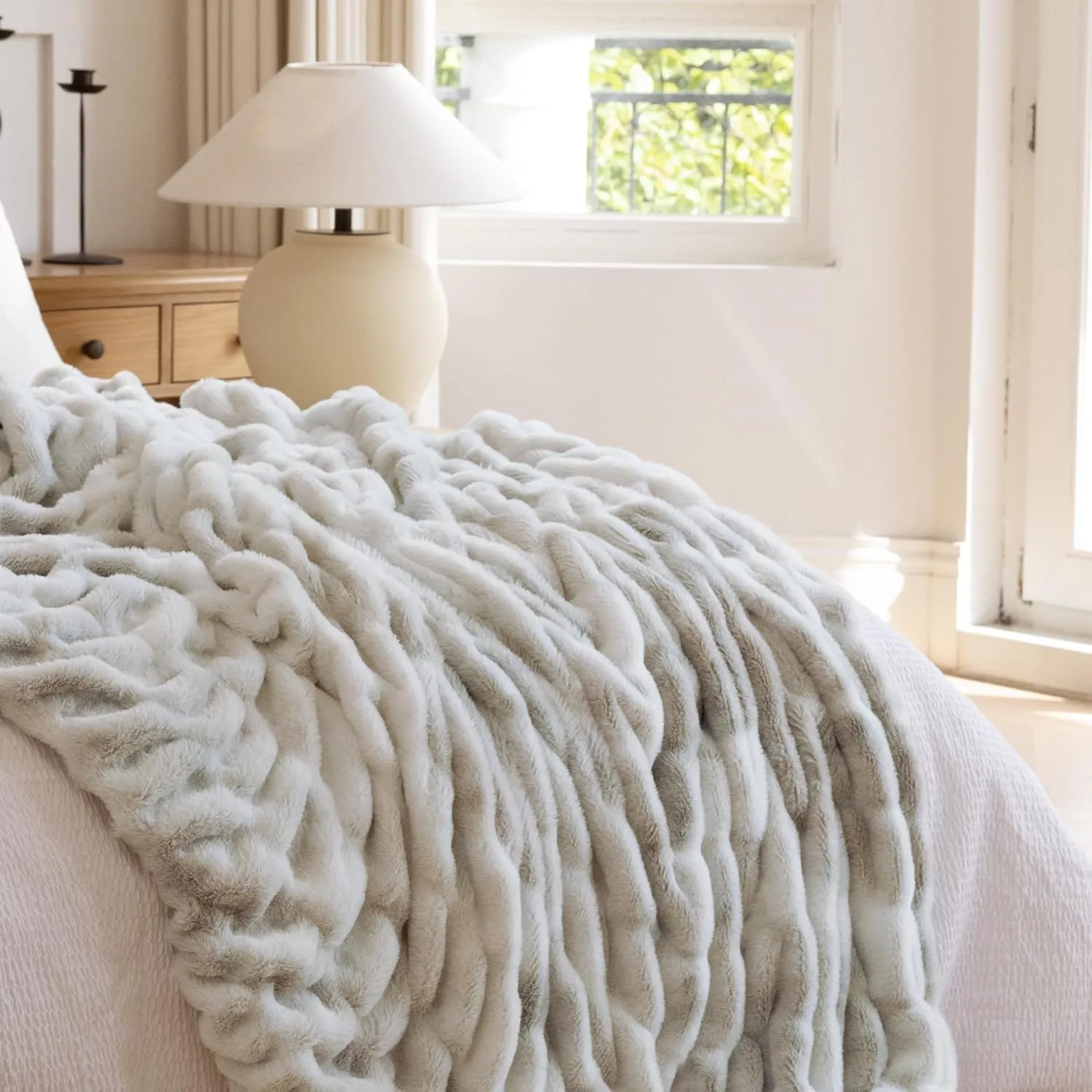 Faux Fur Blanket, Throw Blanket for Couch, Fluffy Blanket with Stretch Ruched Design, Ultra Soft Giftable Home Decor, 50x60 inches, Tie-Dyed in White and Gray