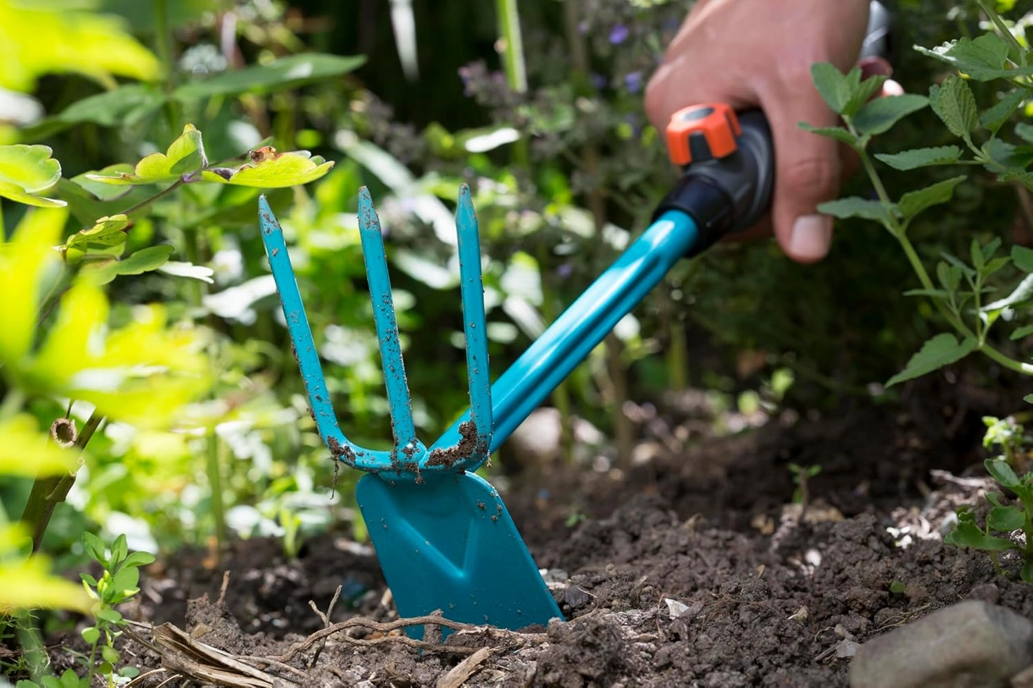 Gardena combisystem Hand Hoe (8915); for loosening and aerating Soil (Made Steel);6.5 cm Width 08915-20