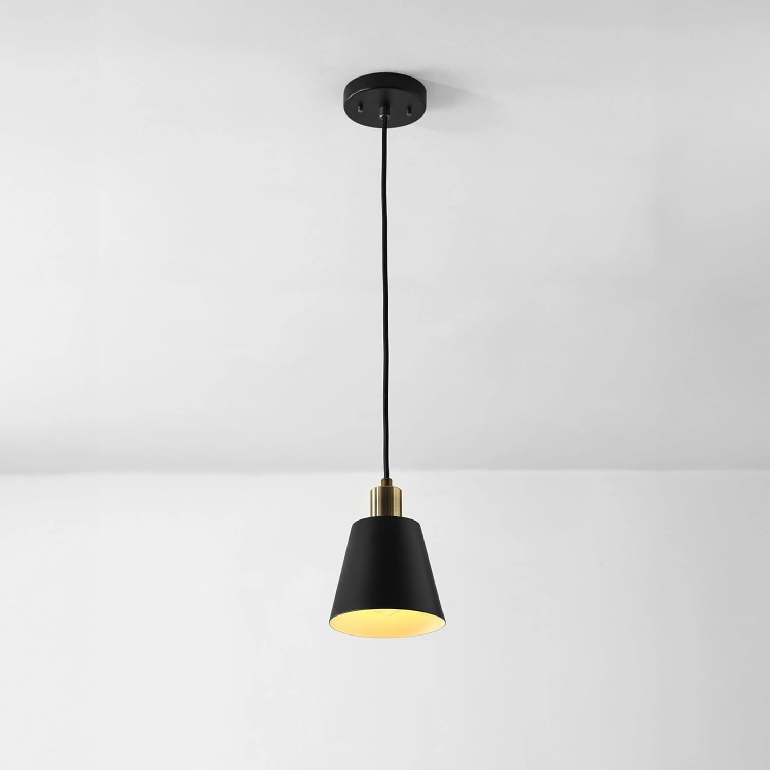 GLOBE Electric 67000153 1-Light Plug-in or Hardwire Pendant Light, Matte Black, Matte Brass Accents, Adjustable Height, Ceiling Lights, Home Essentials, Kitchen, Bedroom, Indoor Lighting, Décor