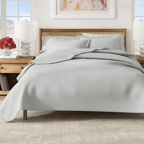Great Bay Home Full/Queen Quilt Bedding Set, 3-Piece Lightweight Summer Channel Stitch Quilt Set with Shams, Ultra Soft Light Grey Bedspreads, Quilted Bedding Coverlets for All Seasons