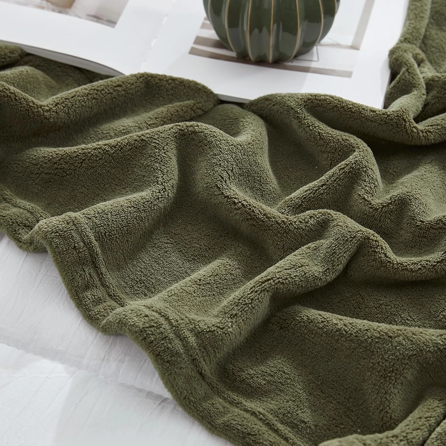 Hansleep Fleece Moss Green Full Blanket, Super Soft Flannel Fuzzy Plush Cozy Blanket for All Seasons, Moss Green, Full 84x90 Inches
