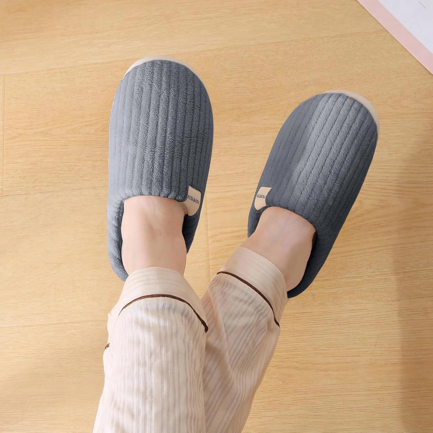 HUXMEYSON Slippers for Women, Warm Memory Foam Comfy House Slippers with Anti-Skid Rubber Sole for Indoor and Outdoor