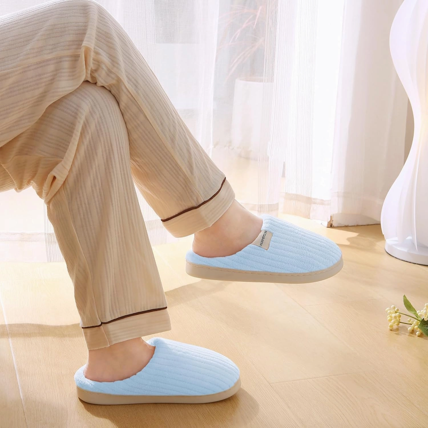 HUXMEYSON Slippers for Women, Warm Memory Foam Comfy House Slippers with Anti-Skid Rubber Sole for Indoor and Outdoor