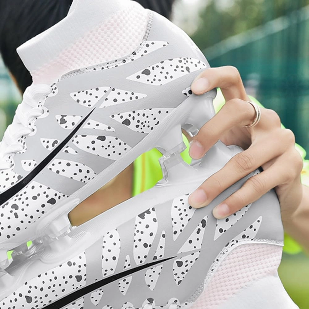 Maylrvjv Soccer Cleats Unisex Lightweight: Football Shoes for Men & Women