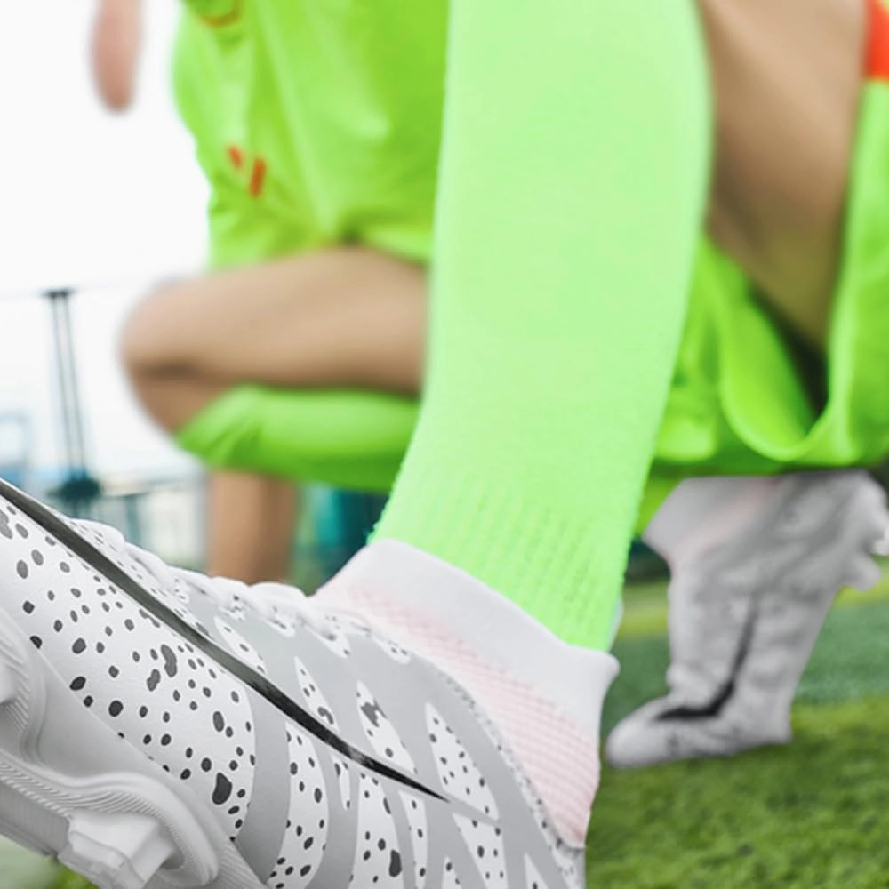 Maylrvjv Soccer Cleats Unisex Lightweight: Football Shoes for Men & Women