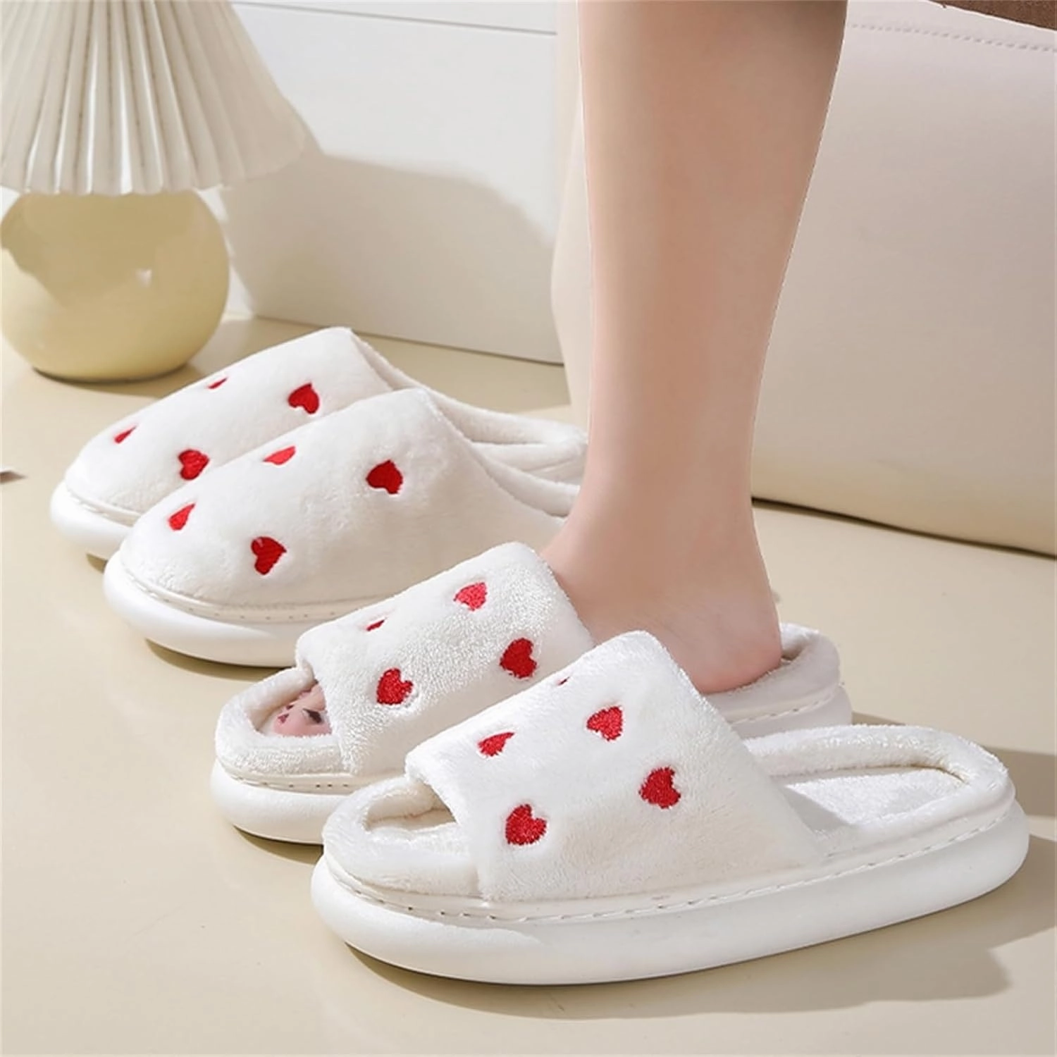 Obosoyo Plush Slippers Couples Cozy Heart Indoor Slippers Men Women Thick Sole Fuzzy Warm Winter