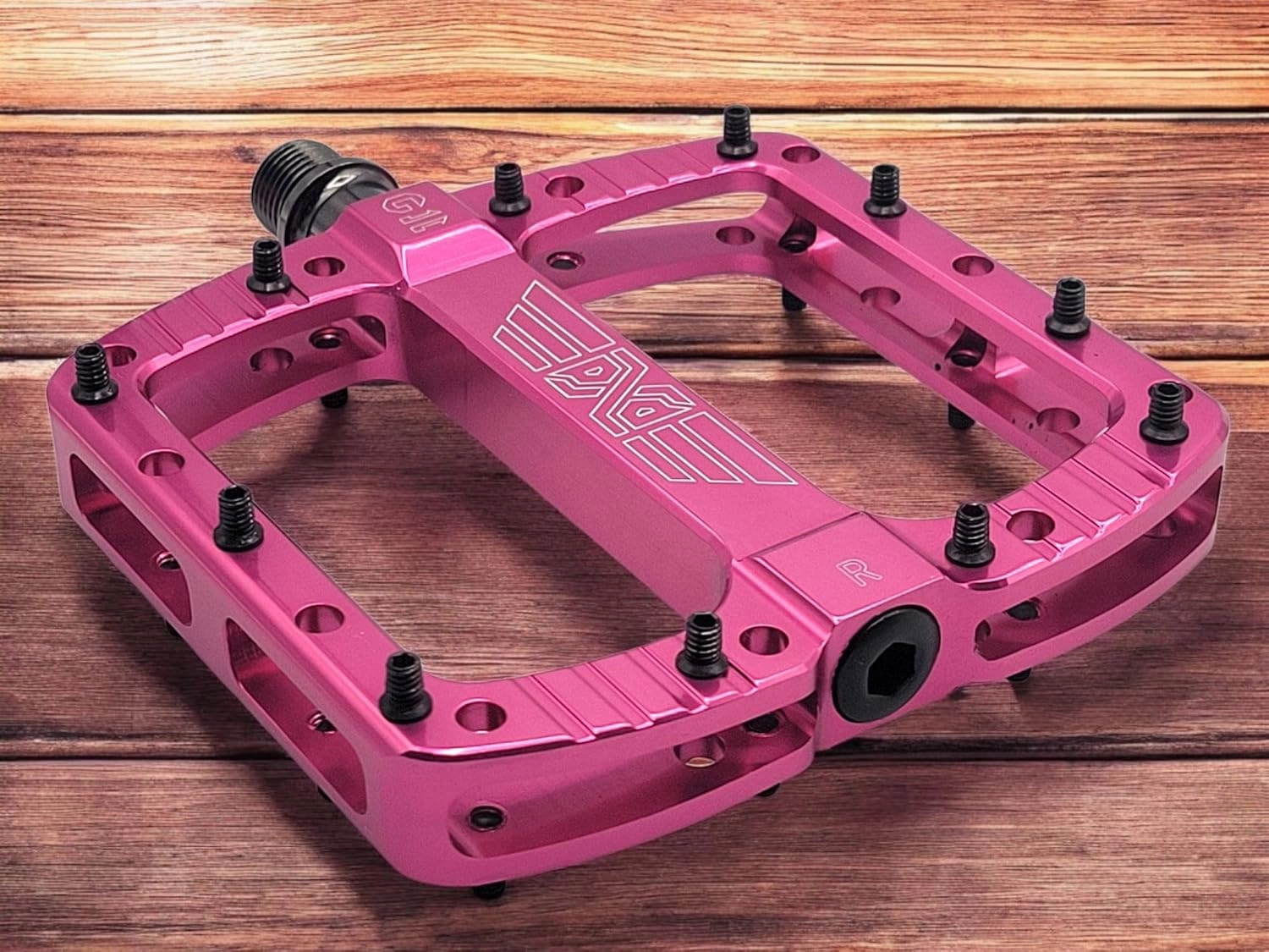 PDX G11 Mountain Bike Pedal MTB Pedal Large Concave Platform Machined Aluminum Polished Bicycle Non-Slip Pedals 9/16 Chromoly Spindle Smooth Ball Bearings