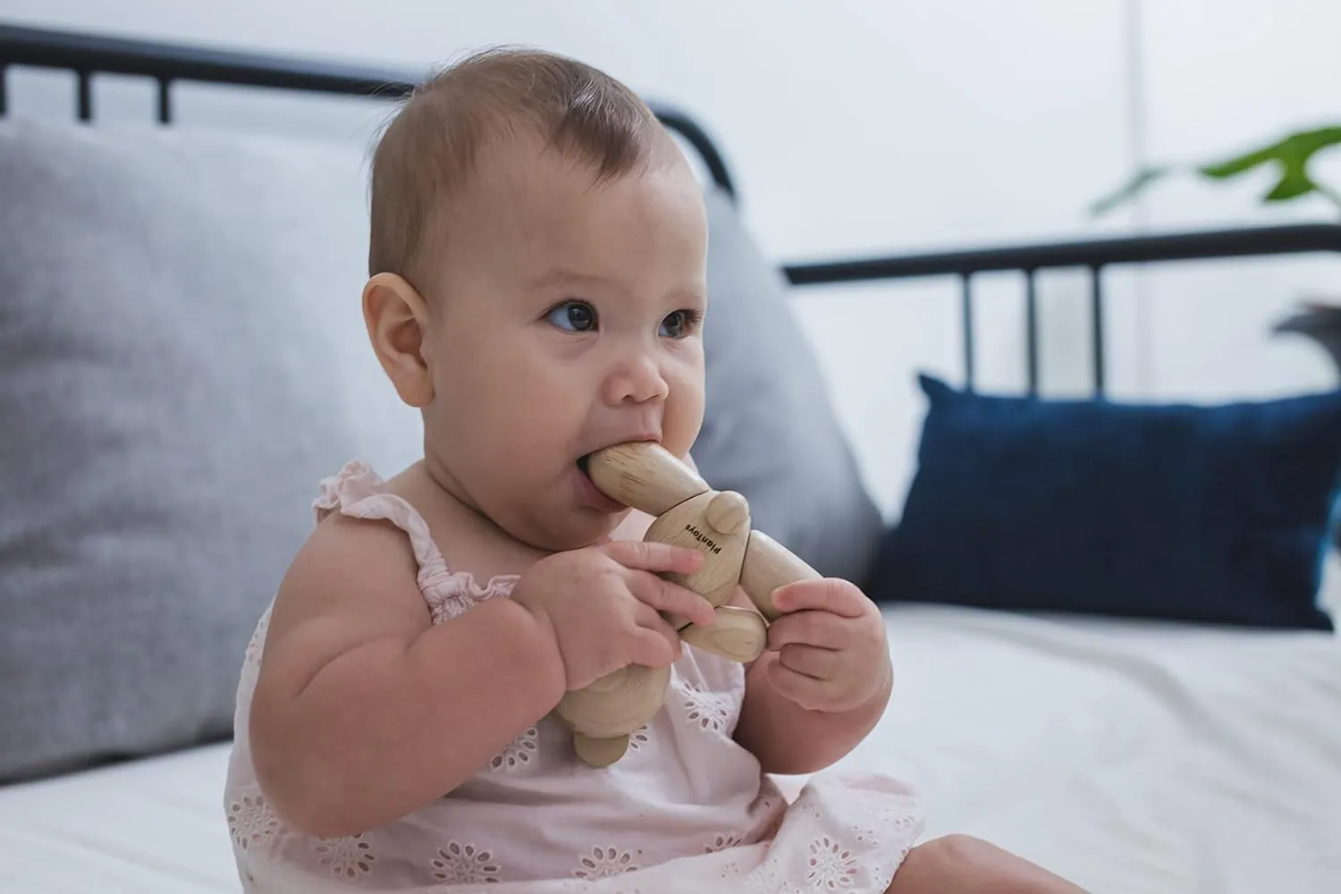 PlanToys Wooden Bear Grasping Toy (5241) | Sustainably Made from Rubberwood and Non-Toxic Paints and Dyes | Eco-Friendly PlanWood