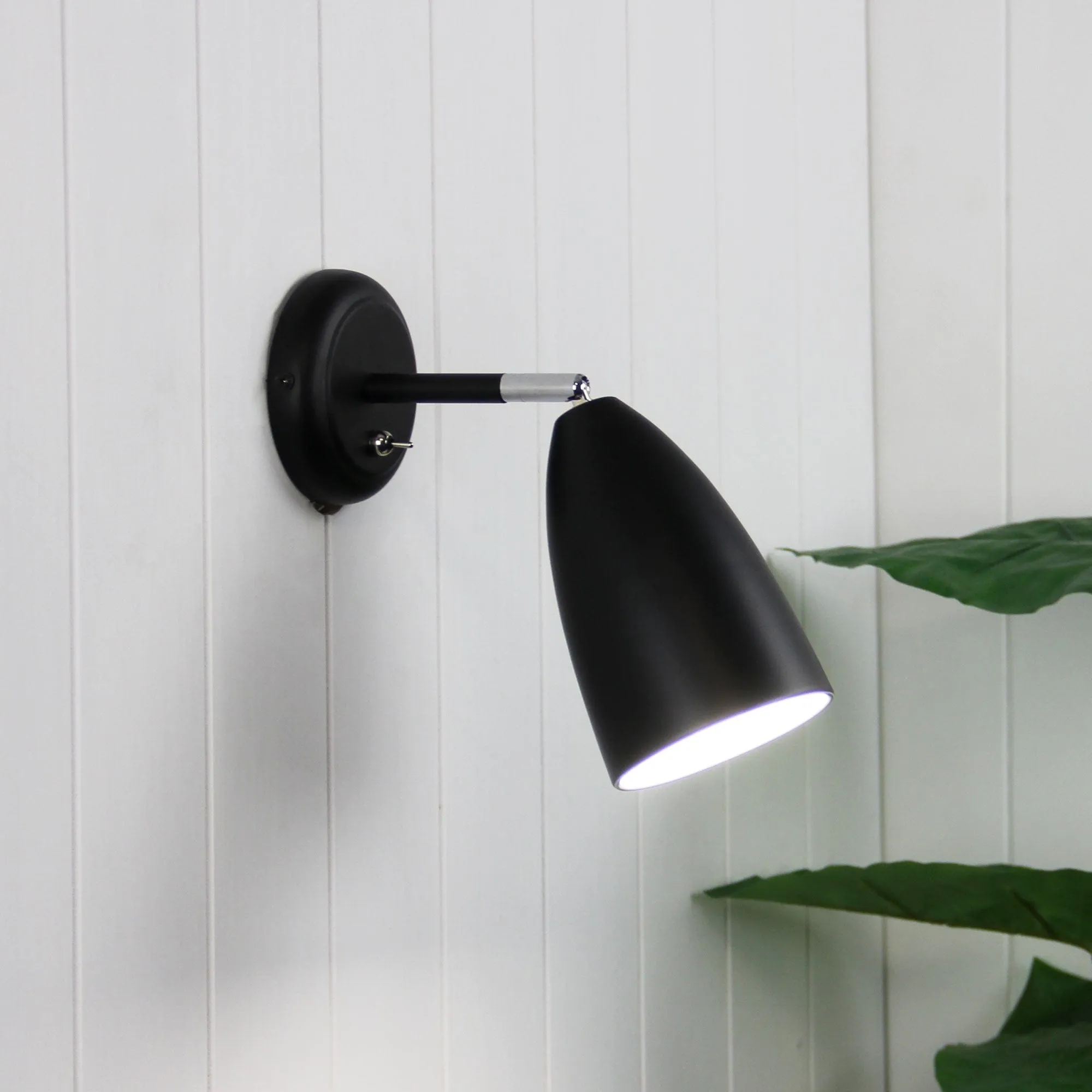 SALEM - Modern Black Adjustable Single Spot Light With Switch On Base