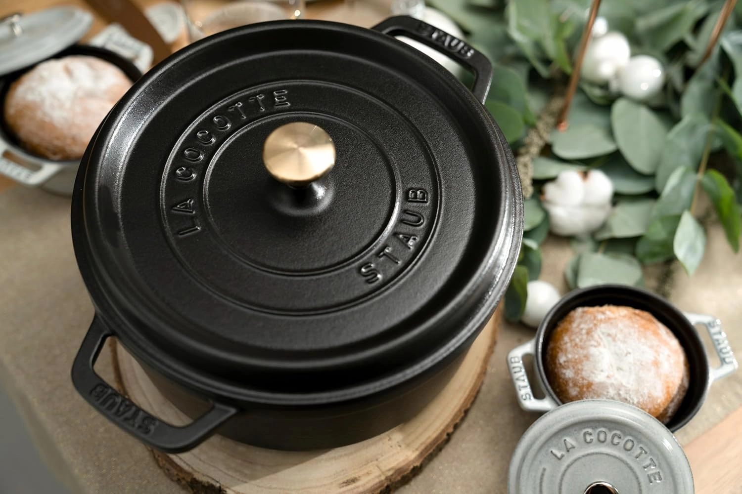 STAUB Cast Iron Roaster/Cocotte, Round, 22 cm, 2.6 L, Black