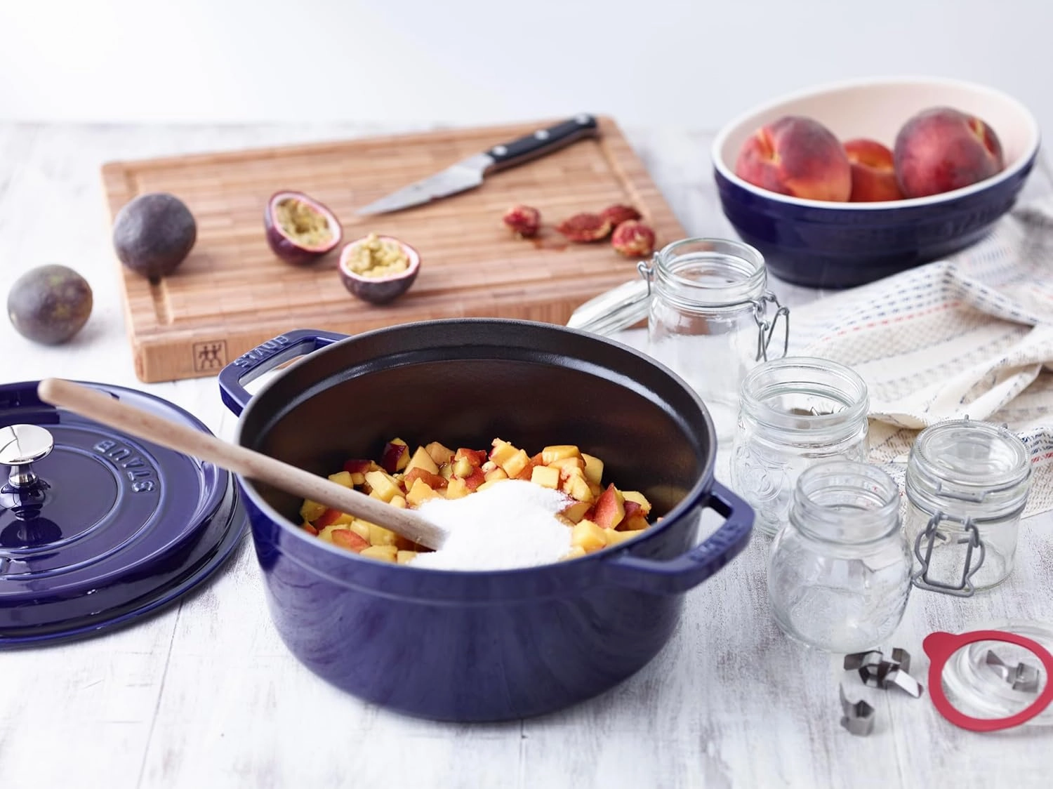 STAUB Cast Iron Roaster/Cocotte, Round, 5 L, Dark Blue, 26 cm